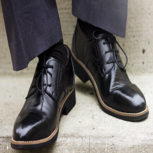 Jakie skarpetki można nosić do butów biurowych