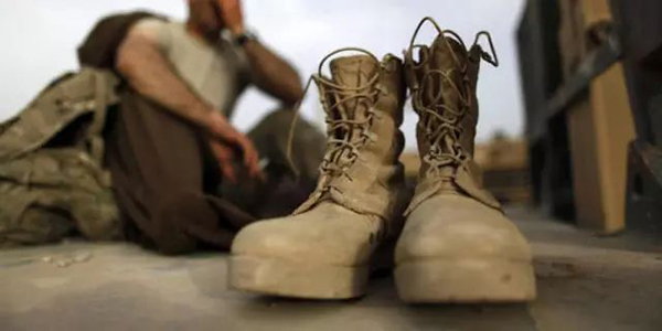 Is it important to customize women's military boots-1