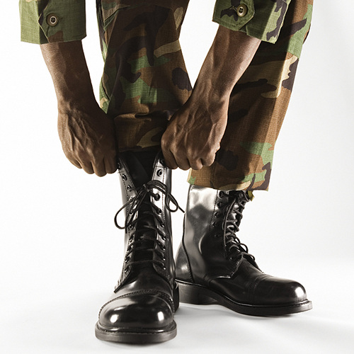 Hur man bluar militära stövlar